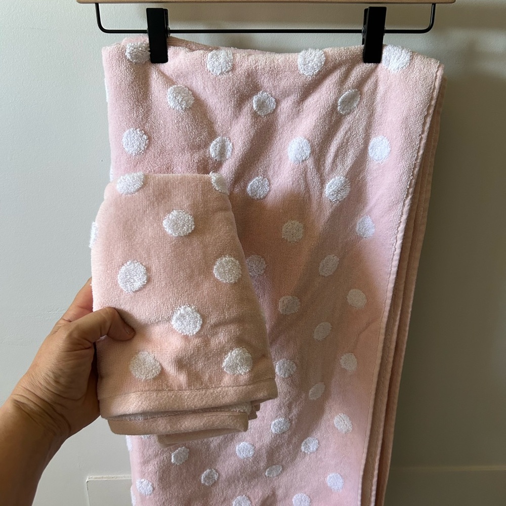 CARO Home Pink Polka Dot Towel Set